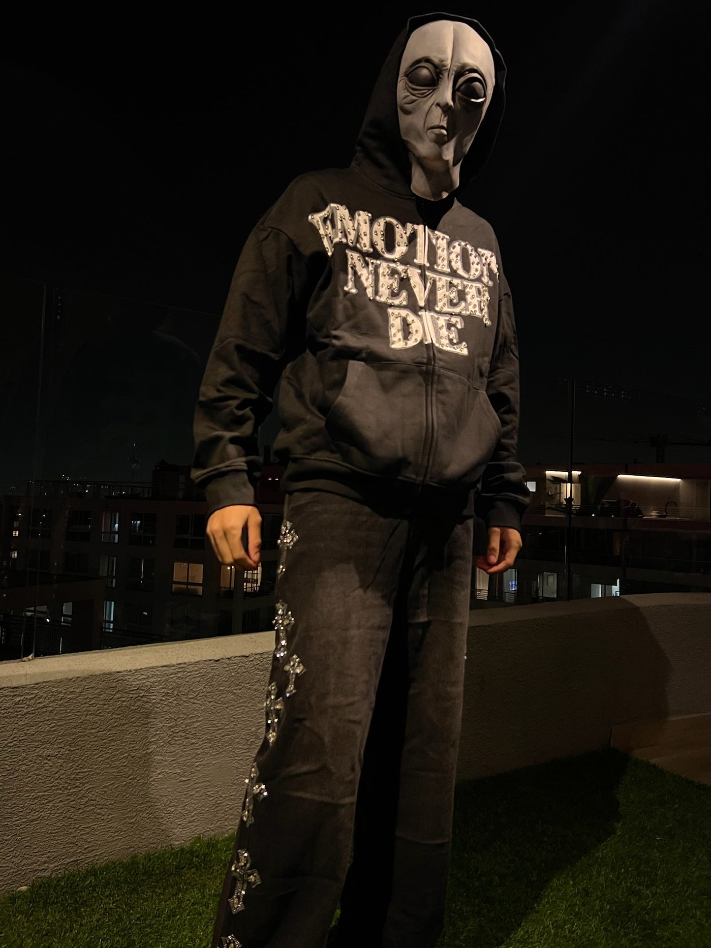 Poleron Emotion Never Die